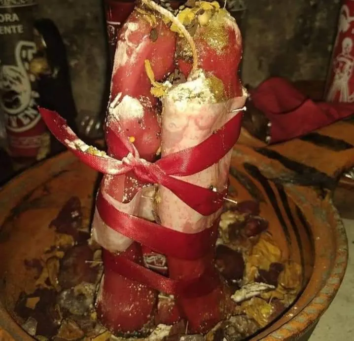Elementos simbólicos usados en el ritual de amarre